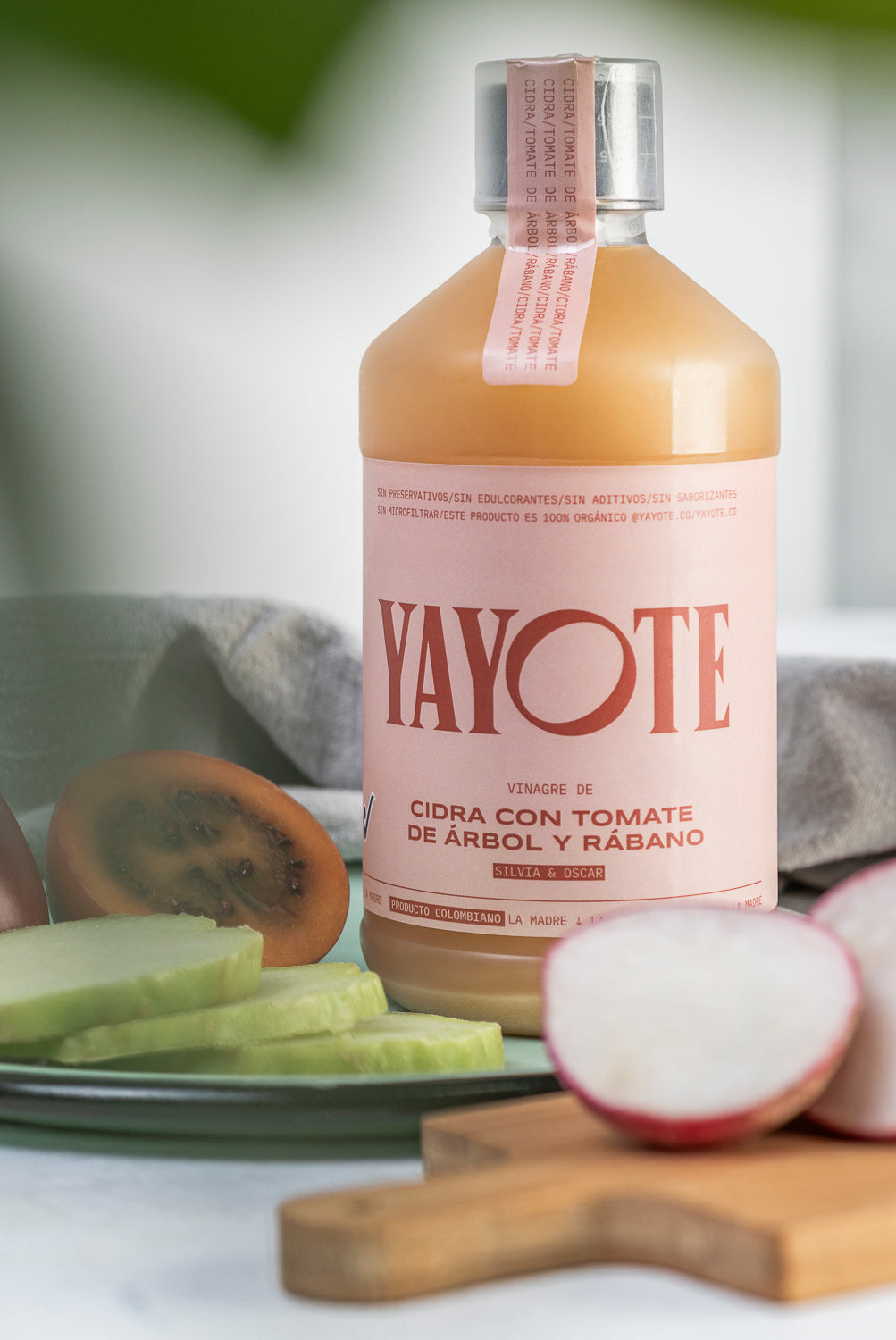 YAYOTE DE CIDRA (Guatila) CON TOMATE DE ARBOL Y RABANO